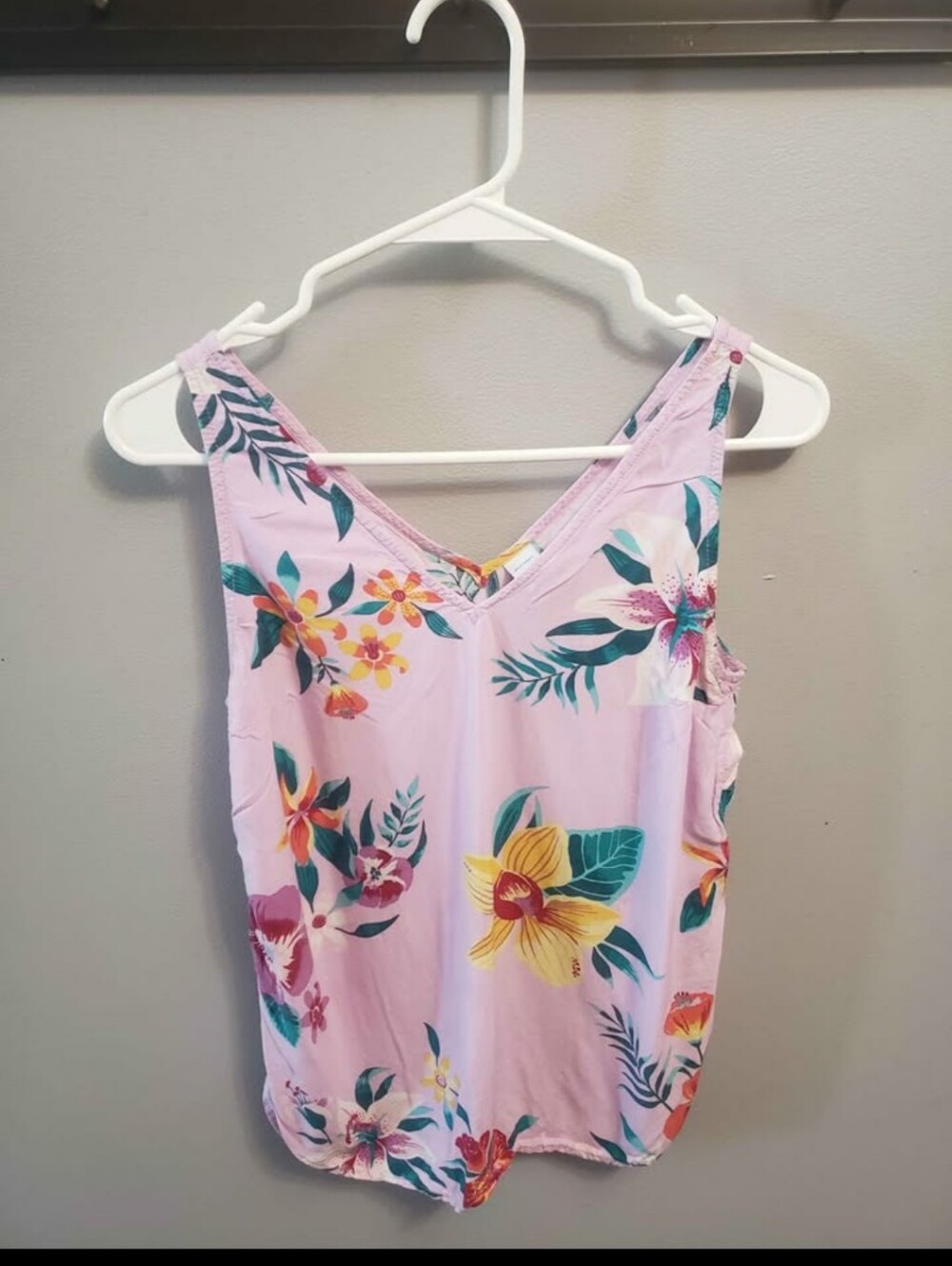 Old Navy Pink Floral V-Neck Camisole with Multicolor Blooms